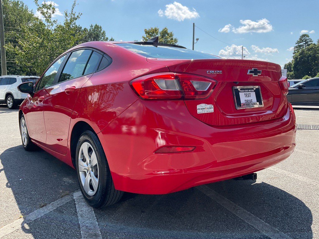 2018 Chevrolet Cruze Image 7
