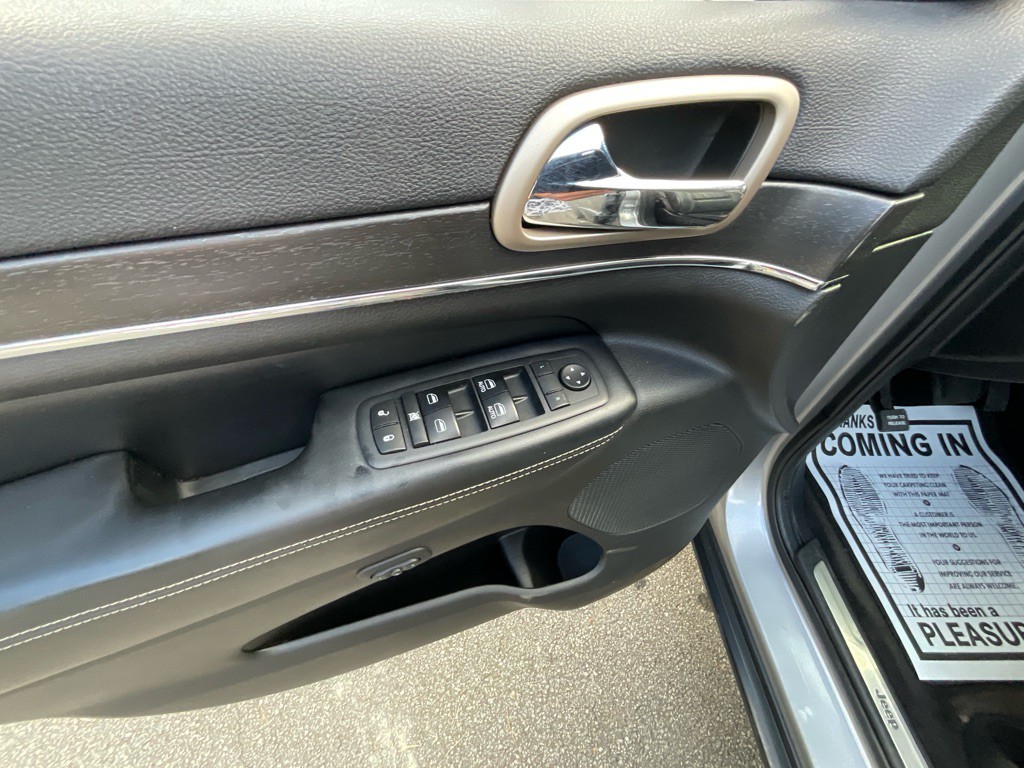 2017 Jeep Grand Cherokee Image 40