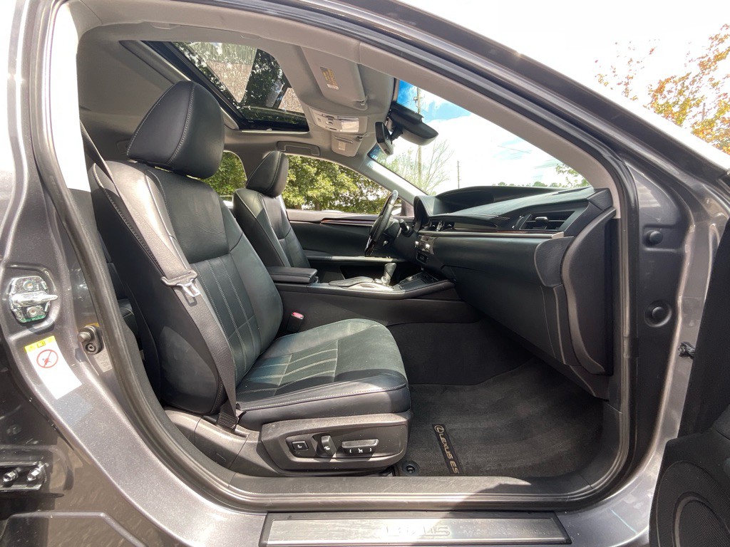 2016 Lexus ES 350 Image 16