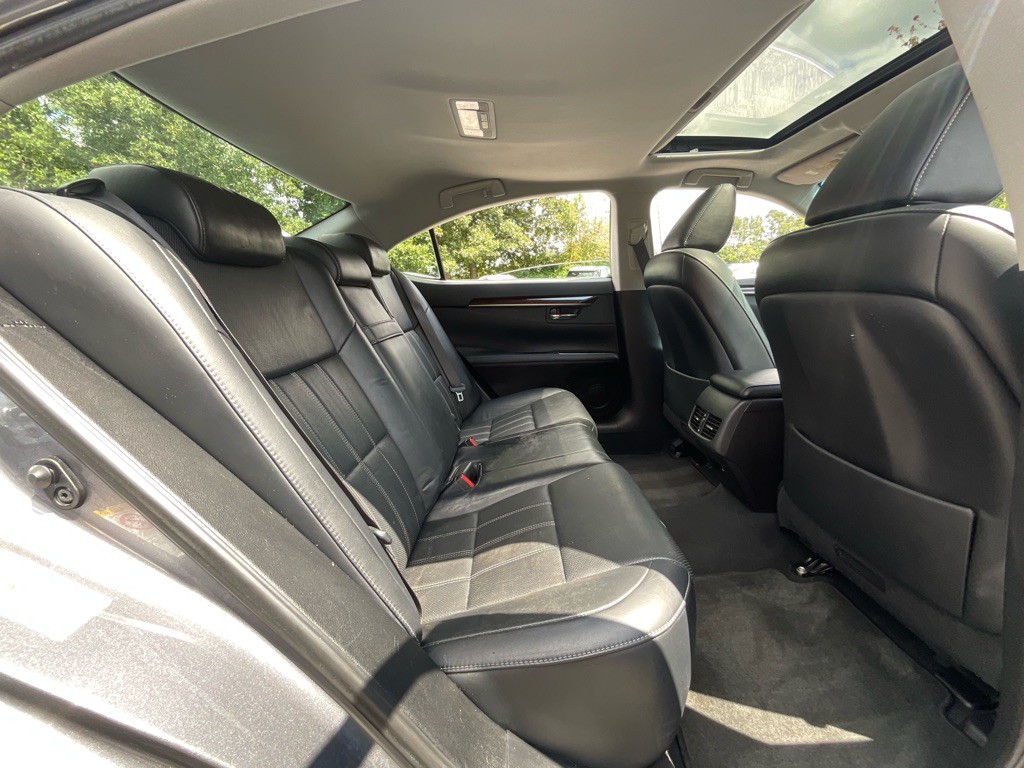 2016 Lexus ES 350 Image 31