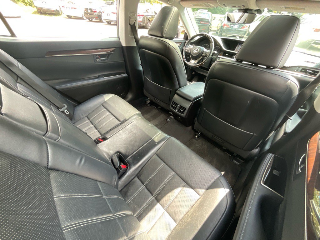 2016 Lexus ES 350 Image 32