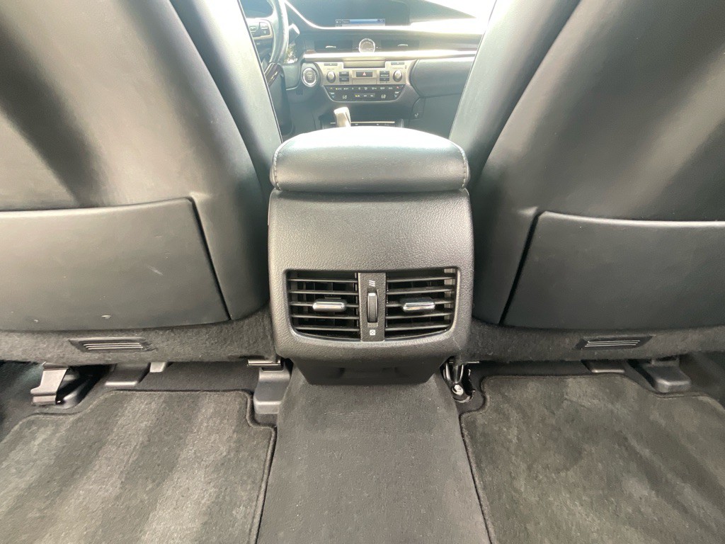 2016 Lexus ES 350 Image 35