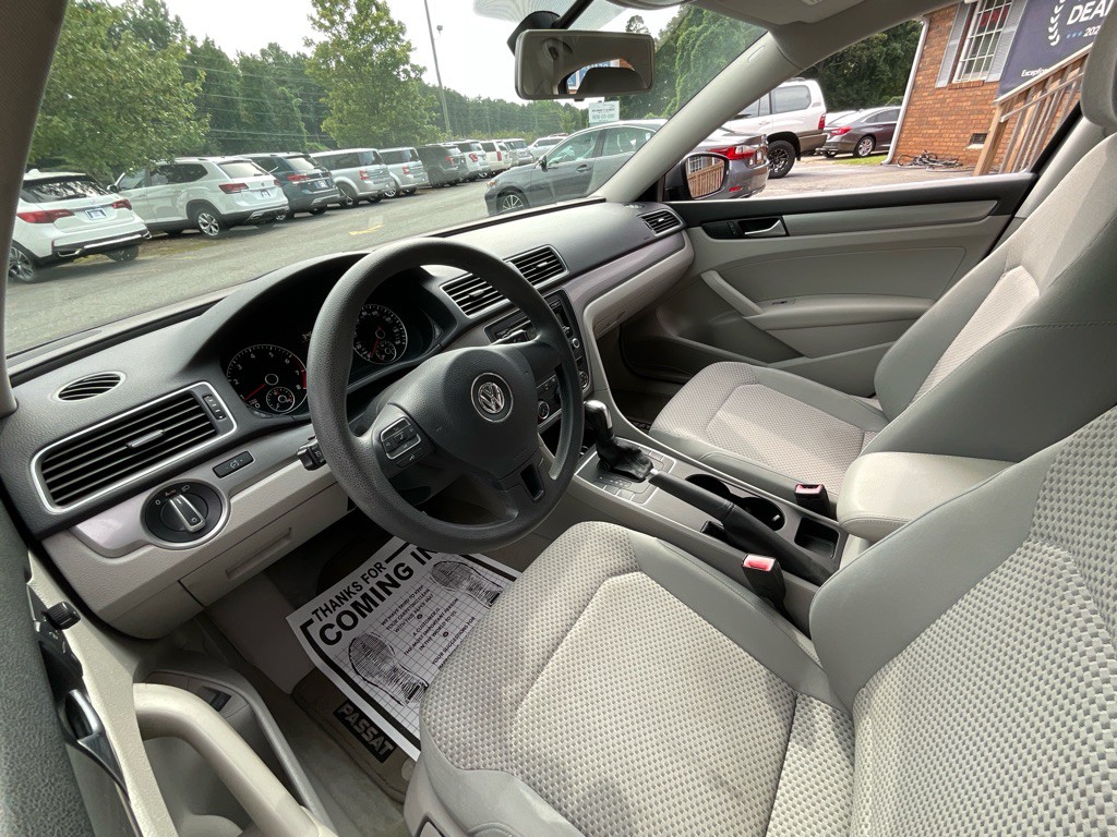 2014 Volkswagen Passat Image 15
