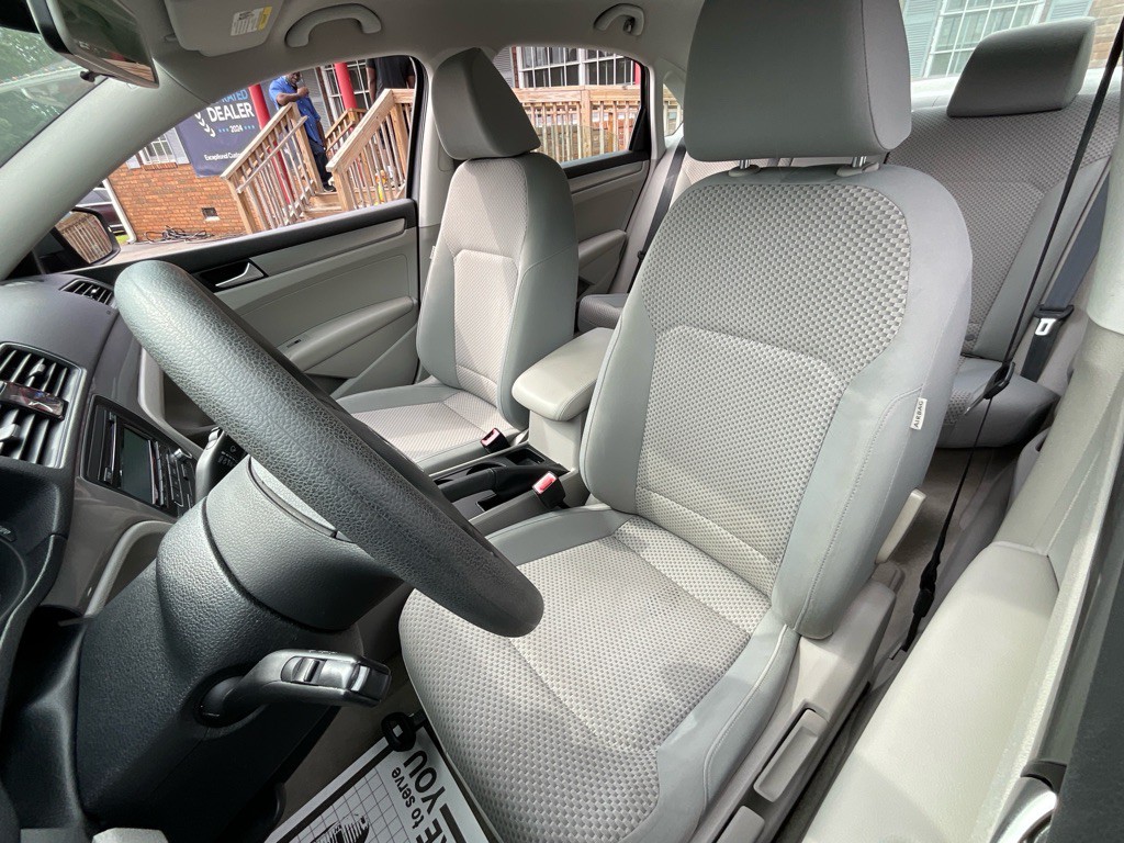 2014 Volkswagen Passat Image 16