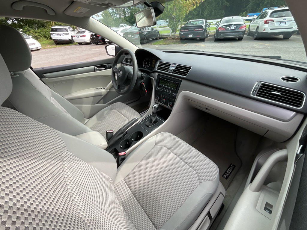 2014 Volkswagen Passat Image 18
