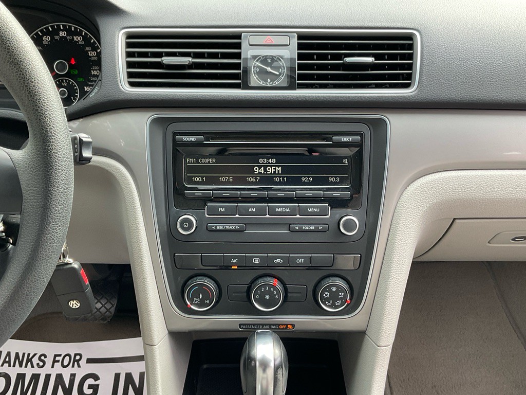 2014 Volkswagen Passat Image 22