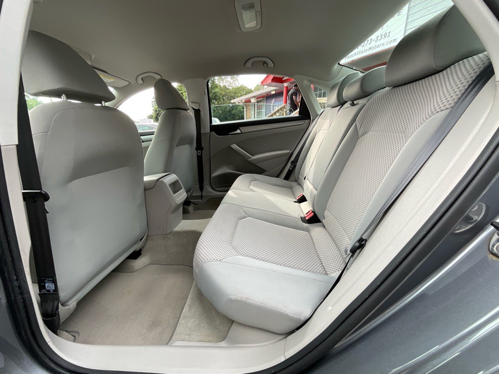 2014 Volkswagen Passat Image 26