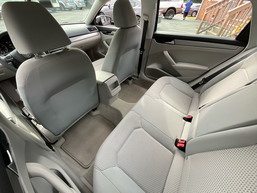 2014 Volkswagen Passat Image 27