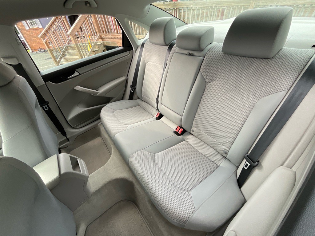 2014 Volkswagen Passat Image 28