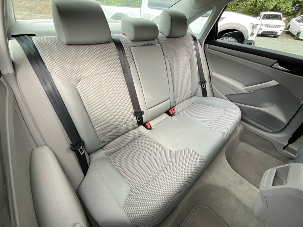 2014 Volkswagen Passat Image 31