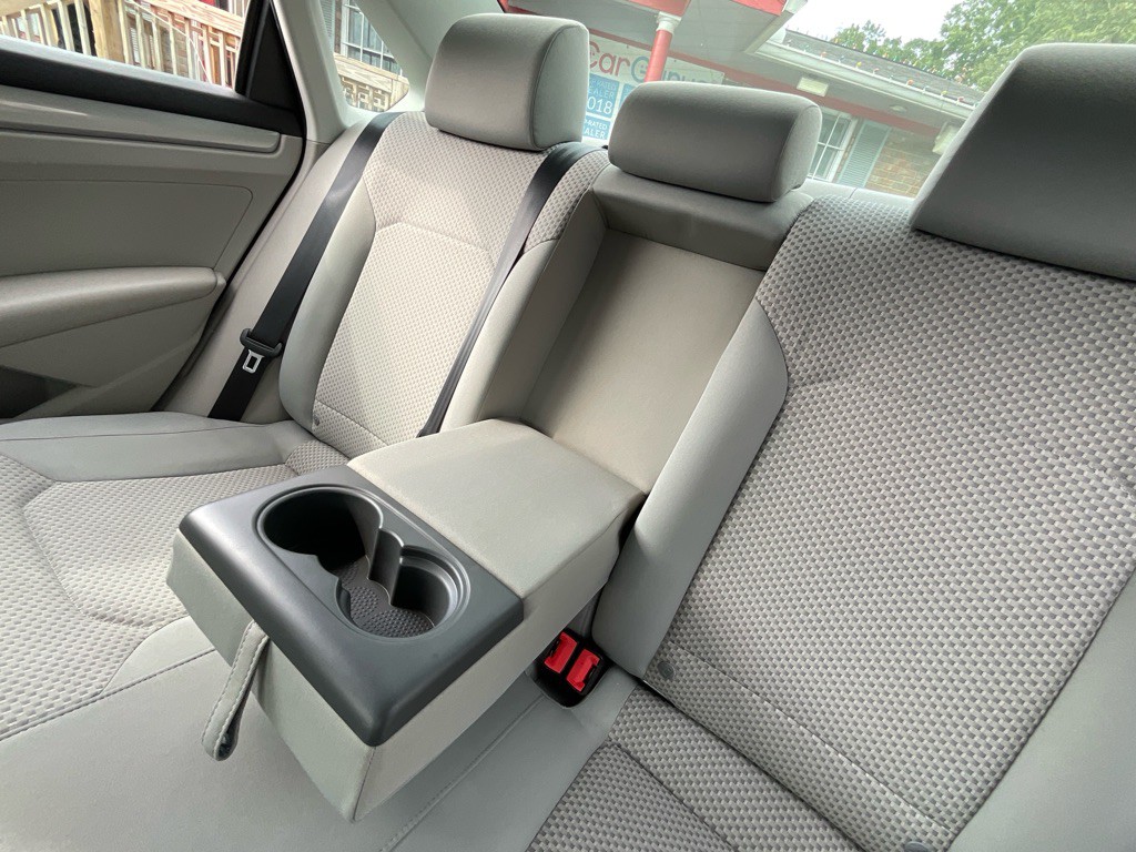 2014 Volkswagen Passat Image 32