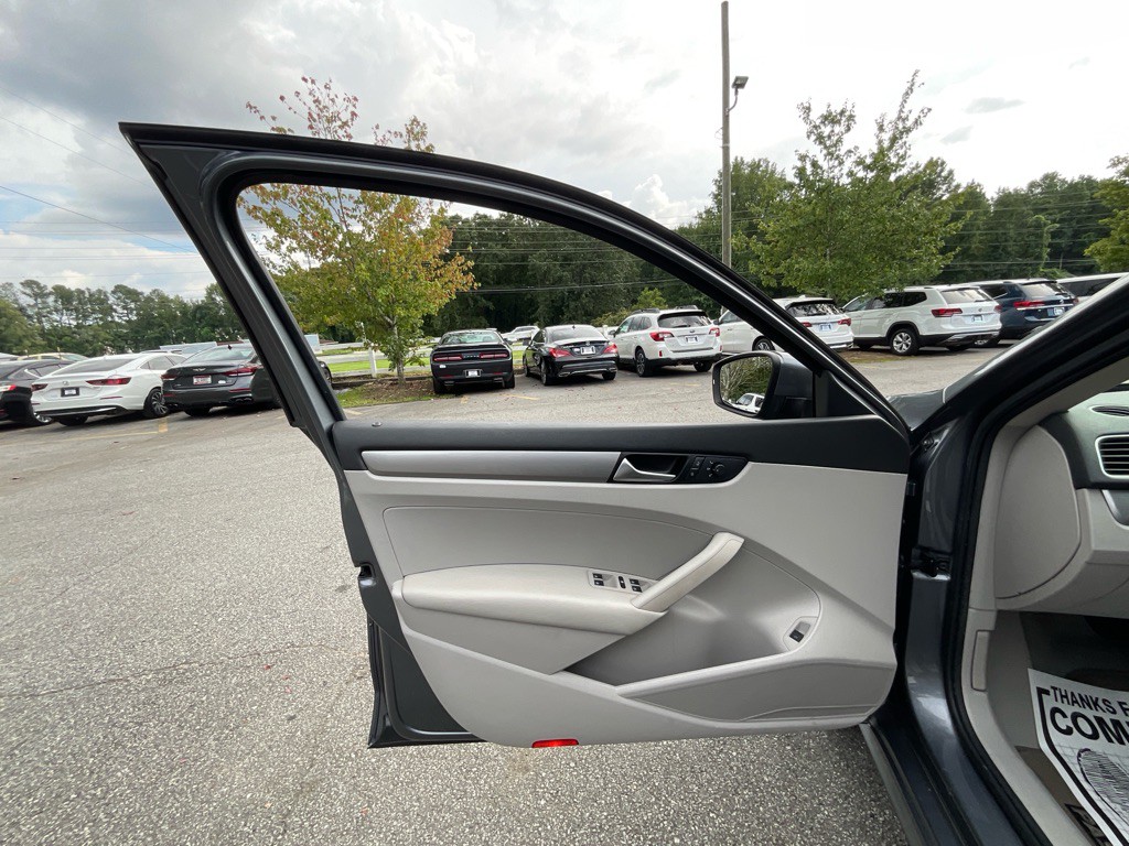 2014 Volkswagen Passat Image 36