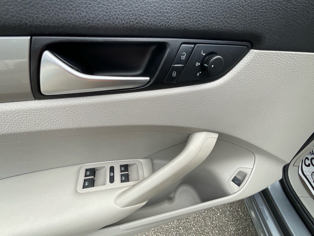2014 Volkswagen Passat Image 37