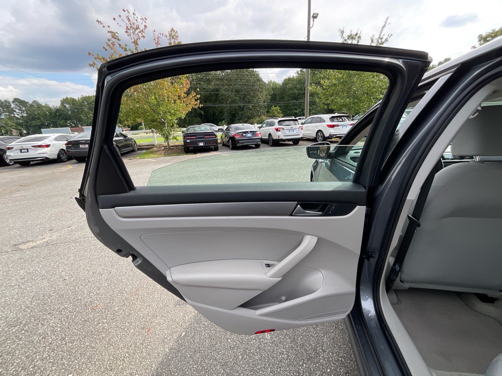 2014 Volkswagen Passat Image 39