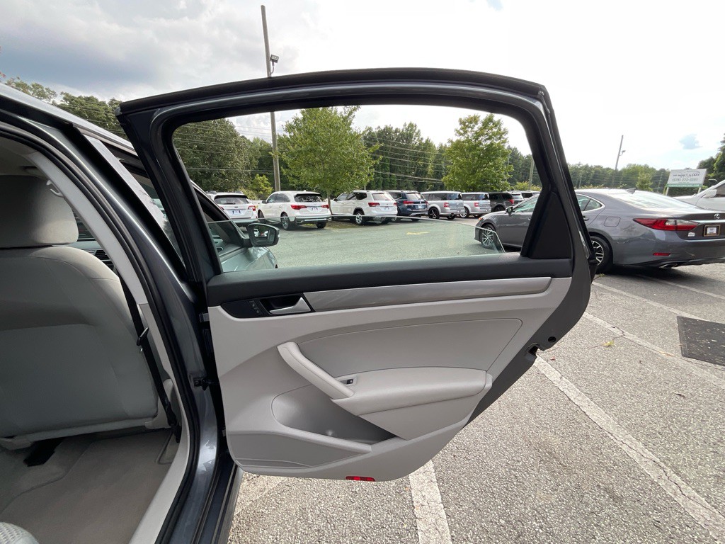 2014 Volkswagen Passat Image 40