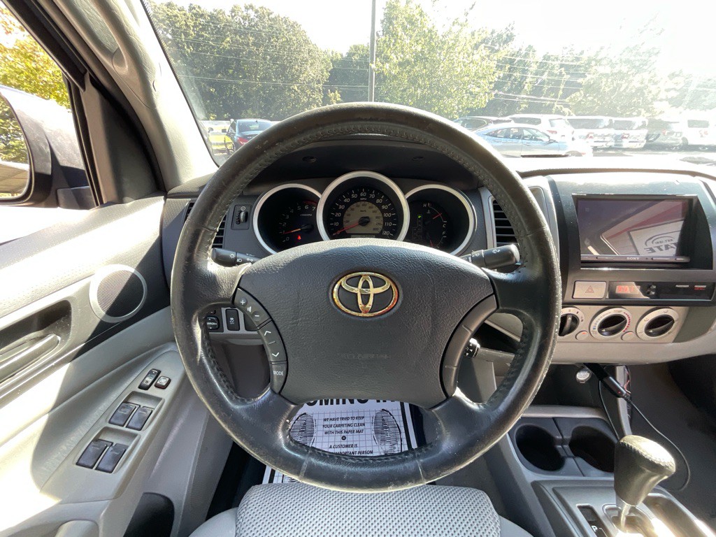 2011 Toyota Tacoma Image 24