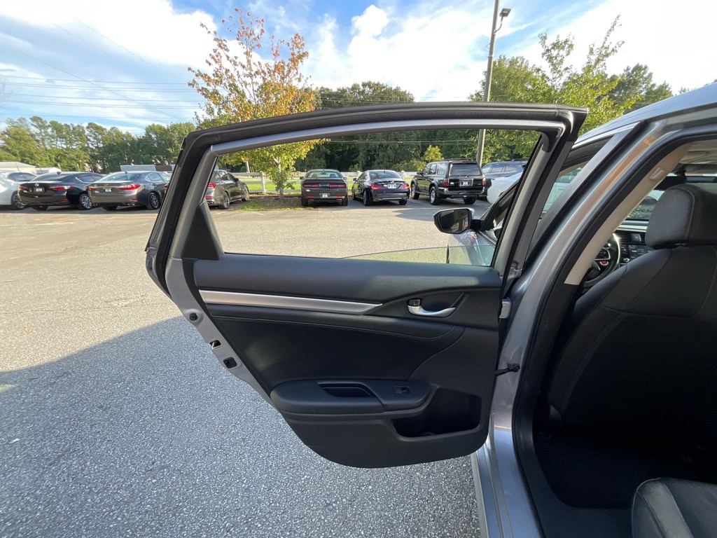 2019 Honda Civic Image 40