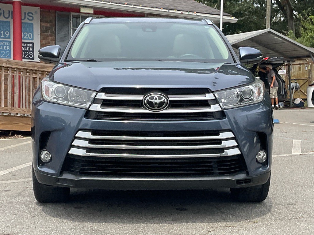 2017 Toyota Highlander Image 2