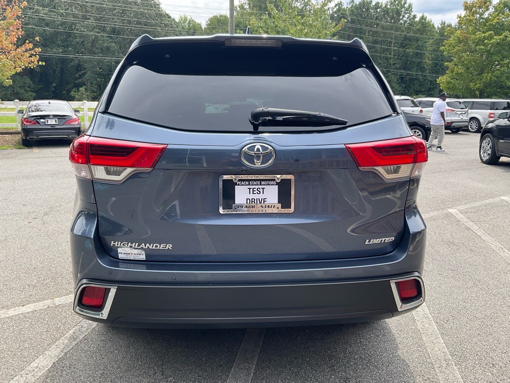 2017 Toyota Highlander Image 6