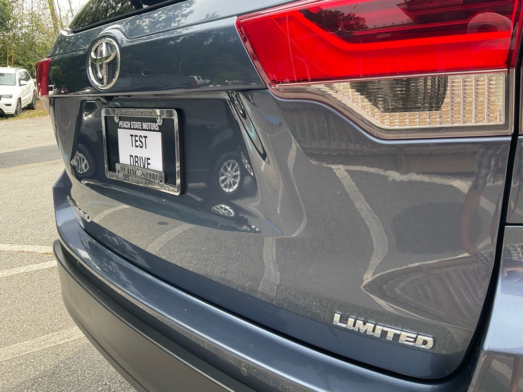 2017 Toyota Highlander Image 10