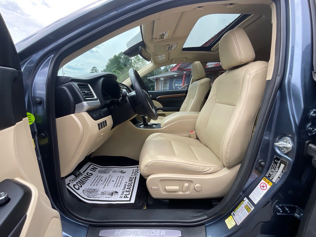 2017 Toyota Highlander Image 14