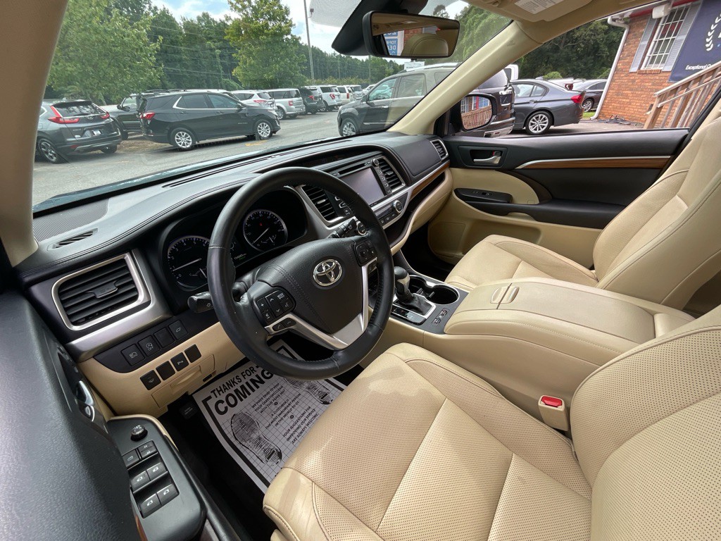 2017 Toyota Highlander Image 15