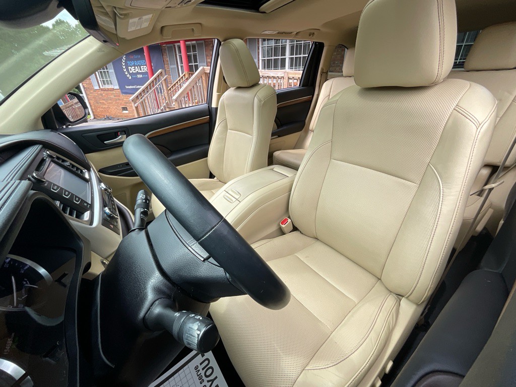 2017 Toyota Highlander Image 16