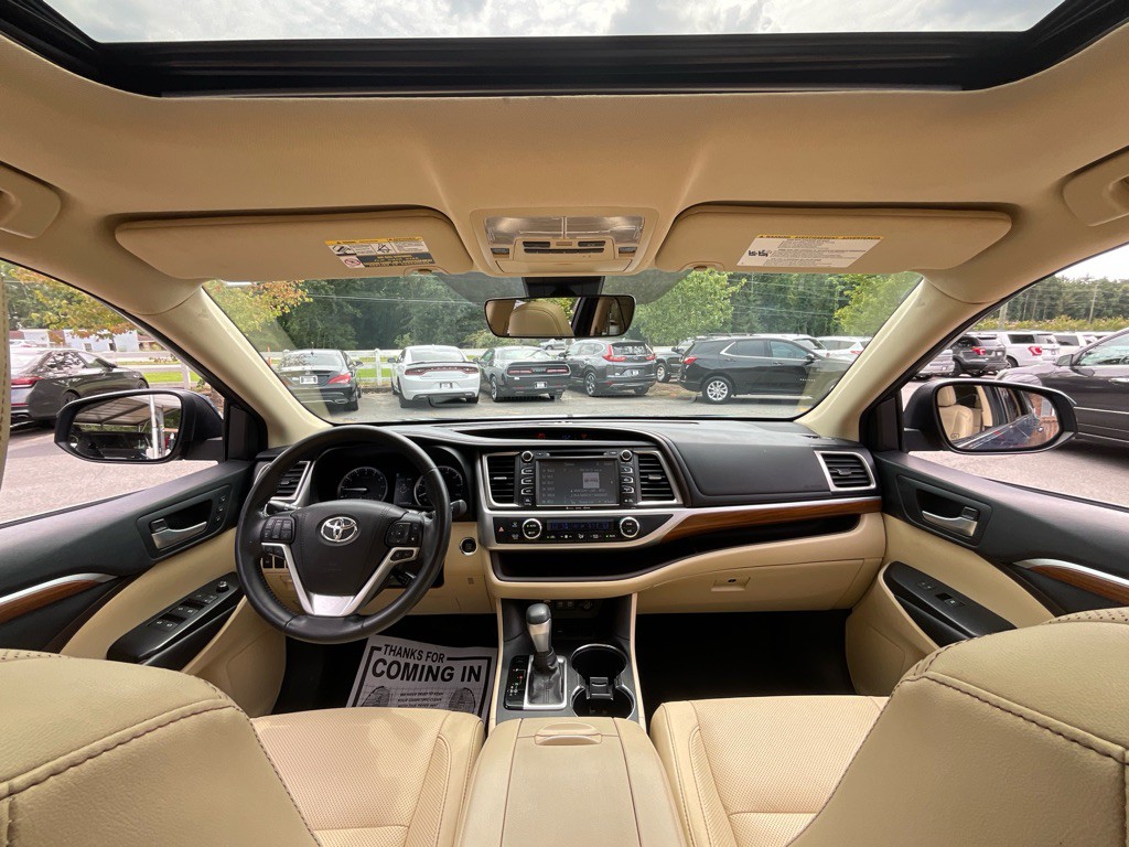 2017 Toyota Highlander Image 20