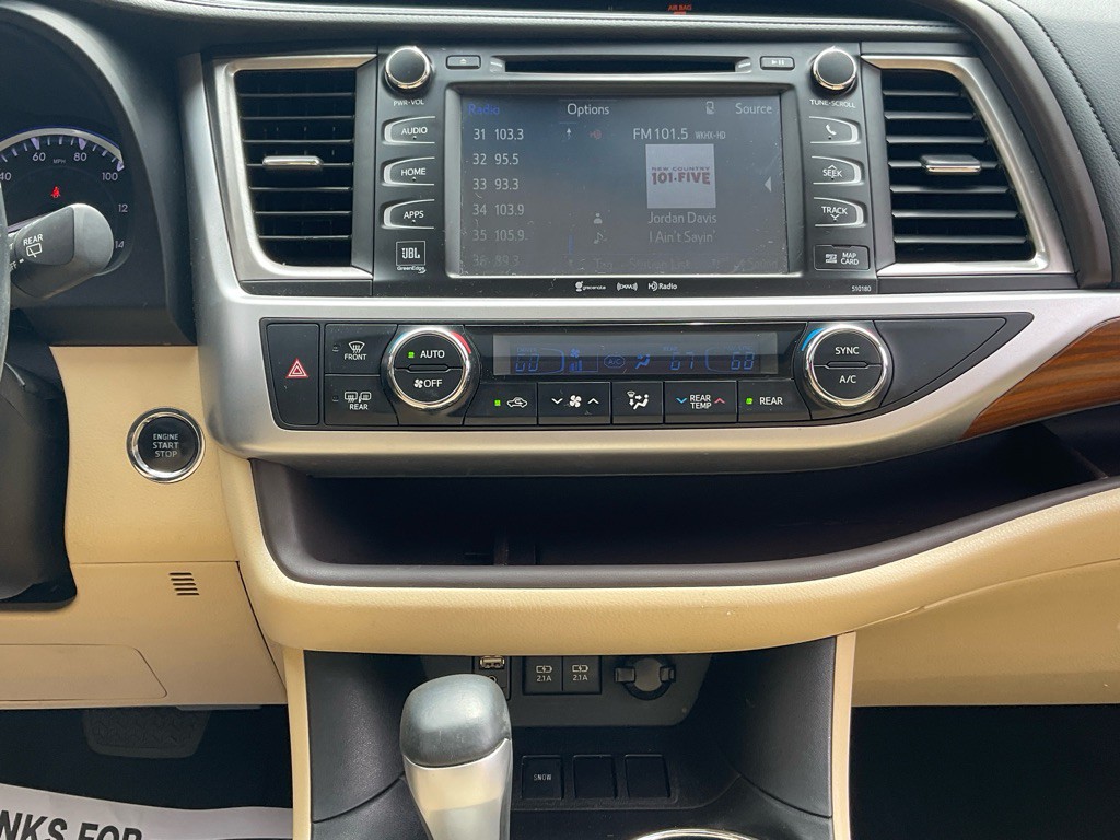 2017 Toyota Highlander Image 22