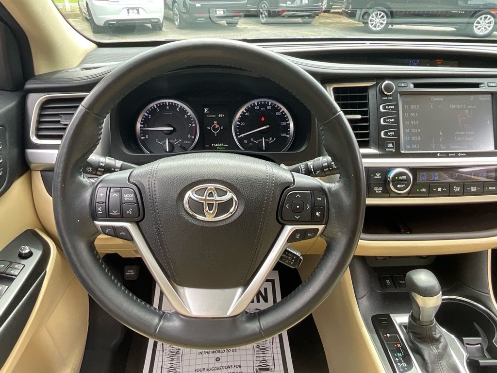 2017 Toyota Highlander Image 23
