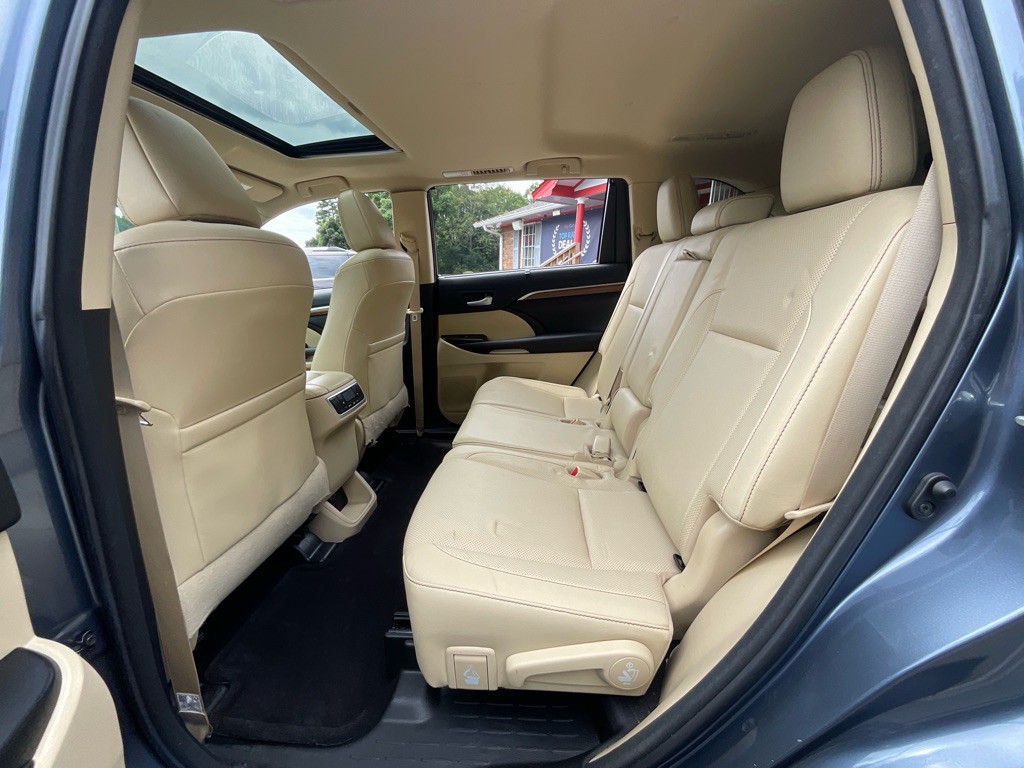 2017 Toyota Highlander Image 29