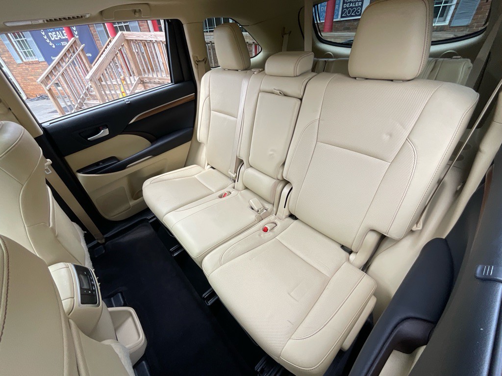 2017 Toyota Highlander Image 31