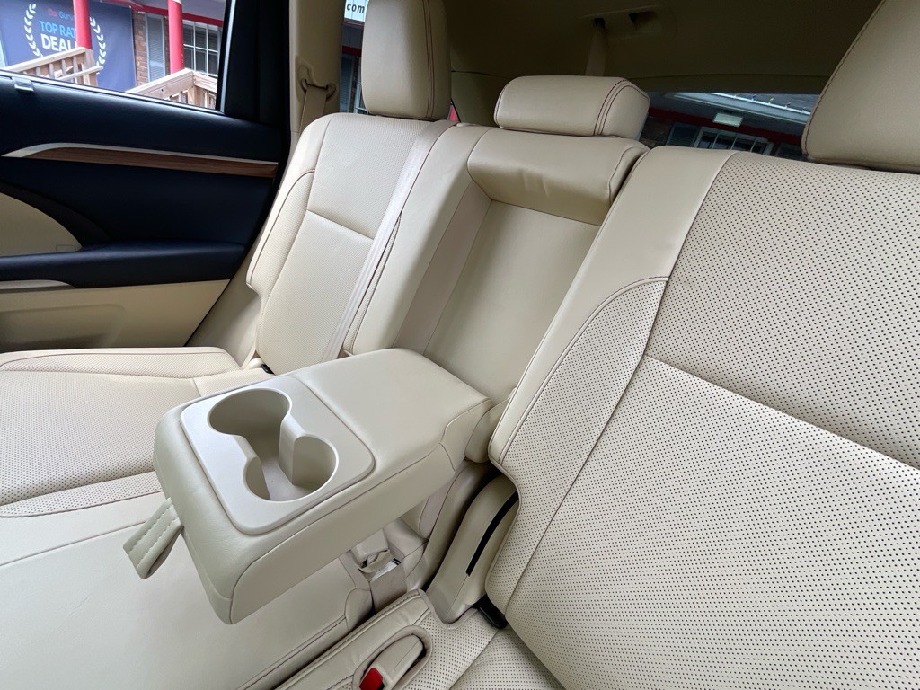 2017 Toyota Highlander Image 35