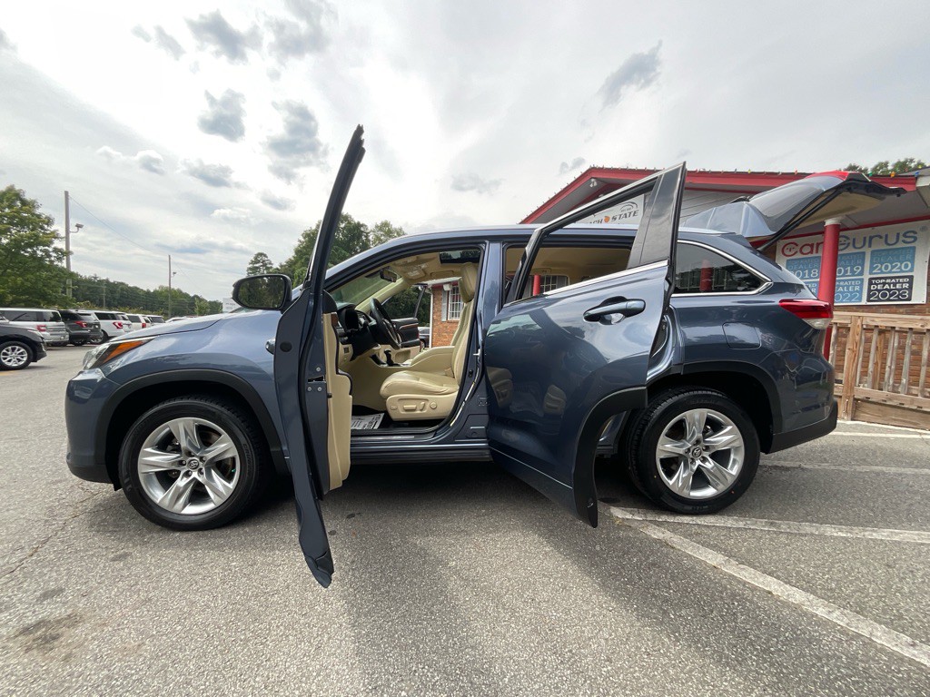 2017 Toyota Highlander Image 39