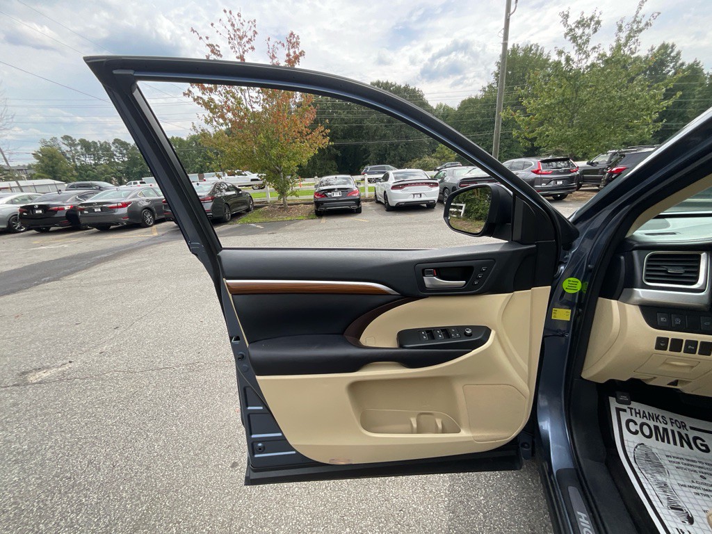 2017 Toyota Highlander Image 44