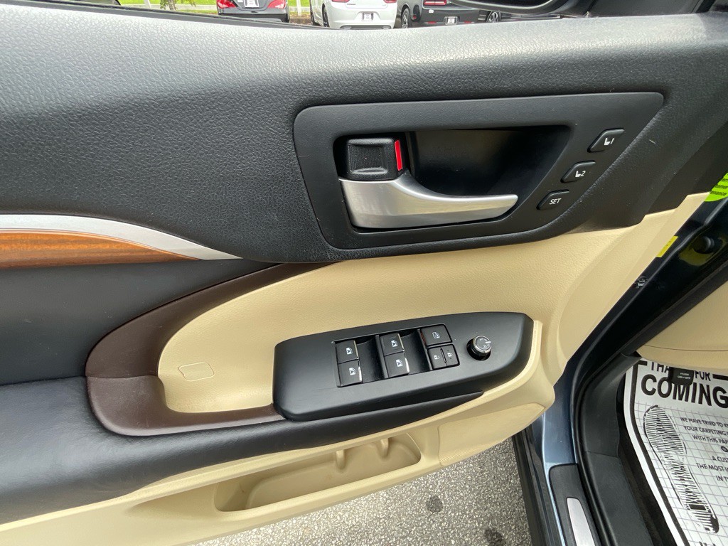2017 Toyota Highlander Image 45