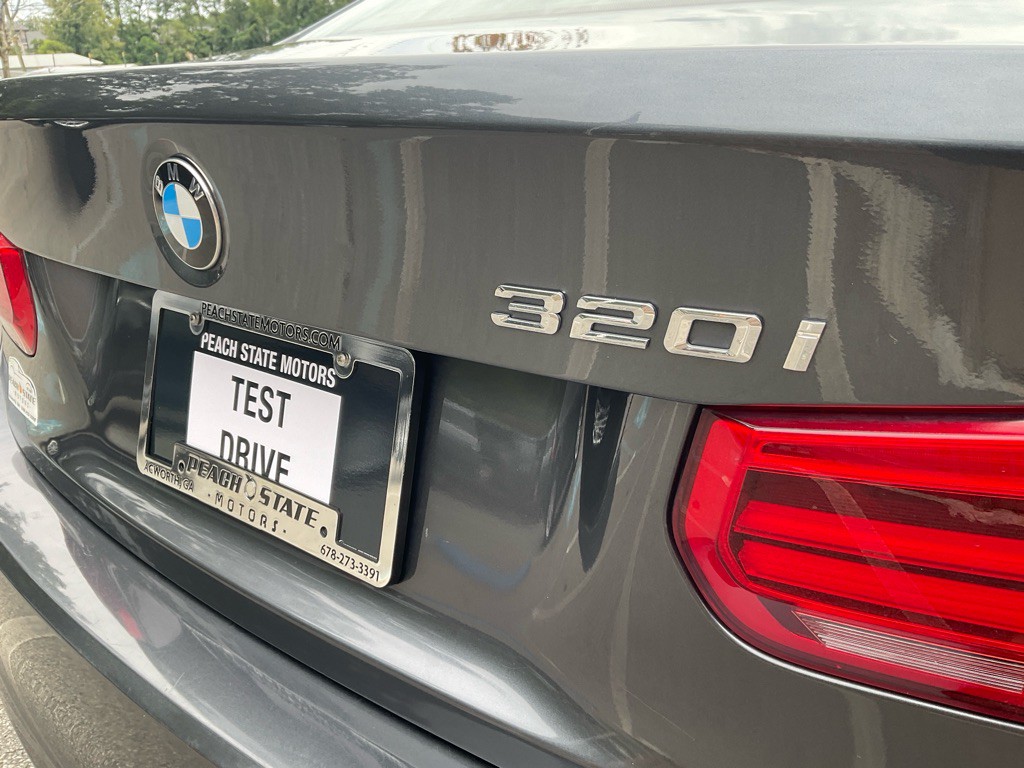 2016 BMW 3 Series Image 9