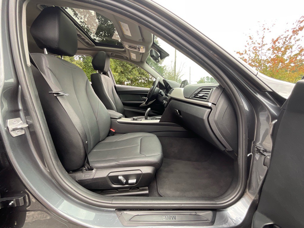 2016 BMW 3 Series Image 16