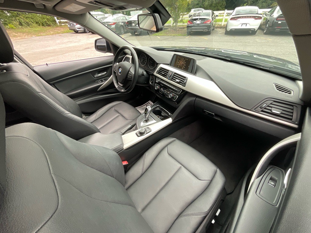 2016 BMW 3 Series Image 17