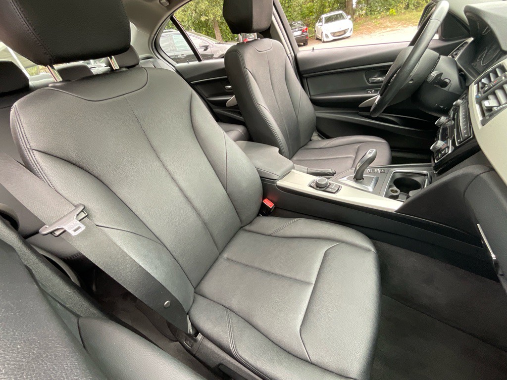 2016 BMW 3 Series Image 18