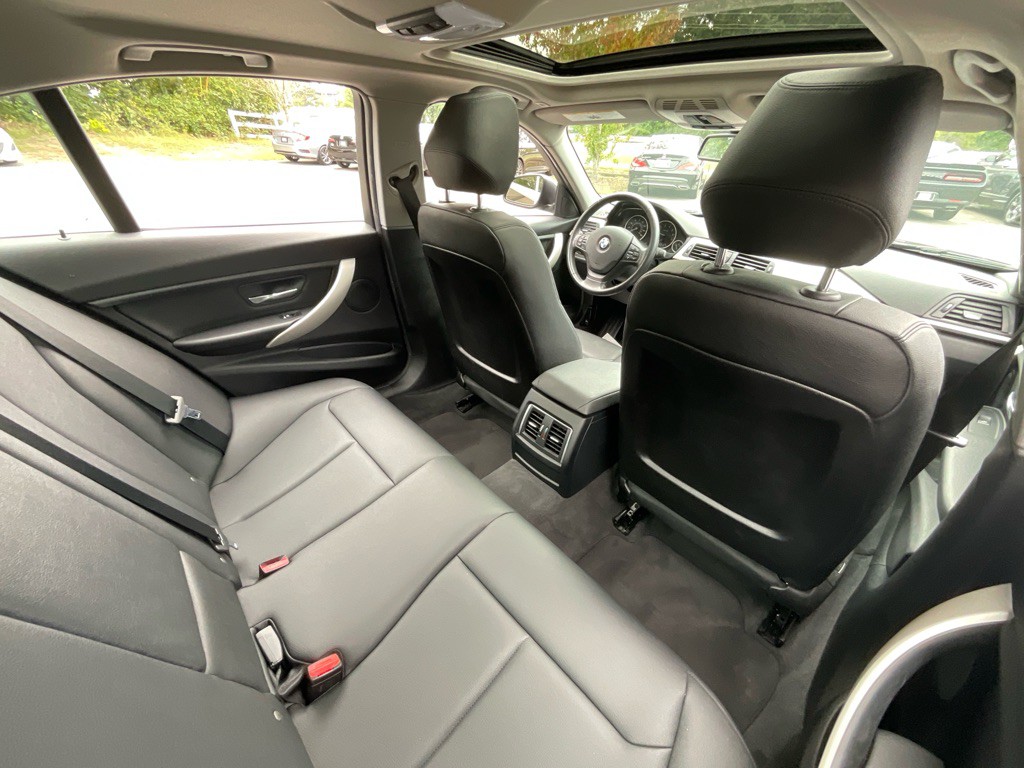 2016 BMW 3 Series Image 30