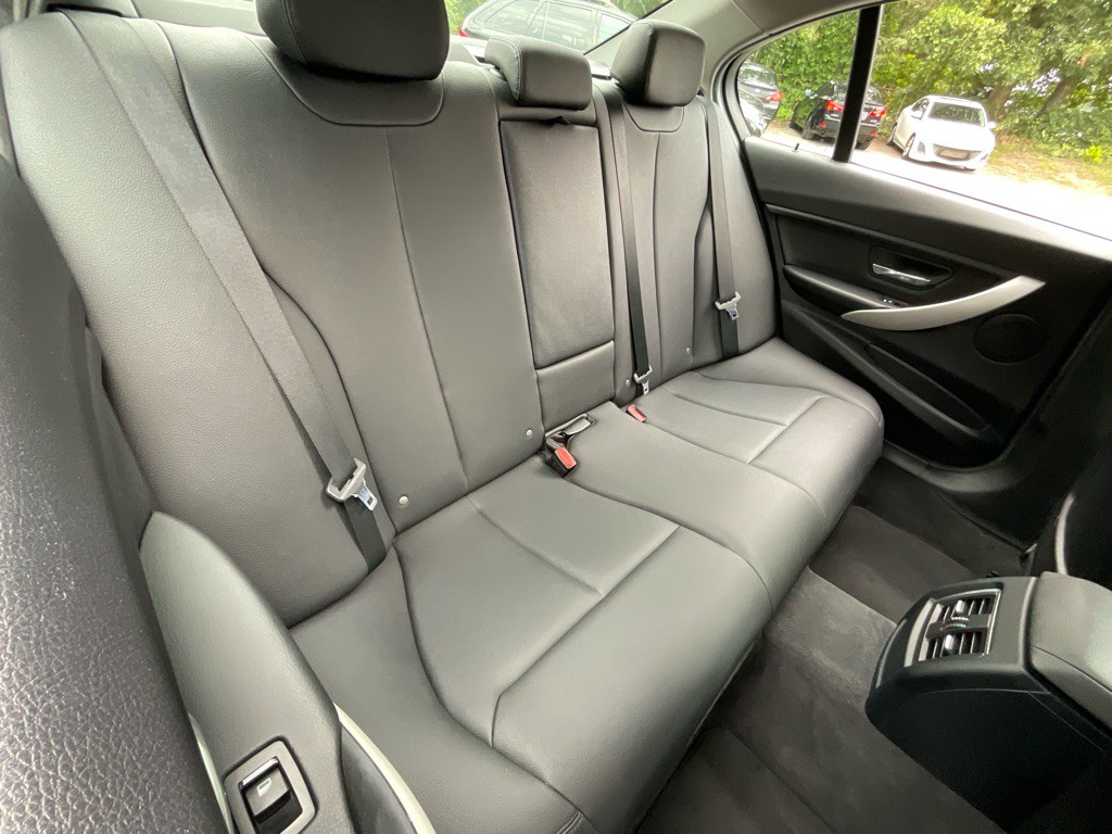2016 BMW 3 Series Image 31