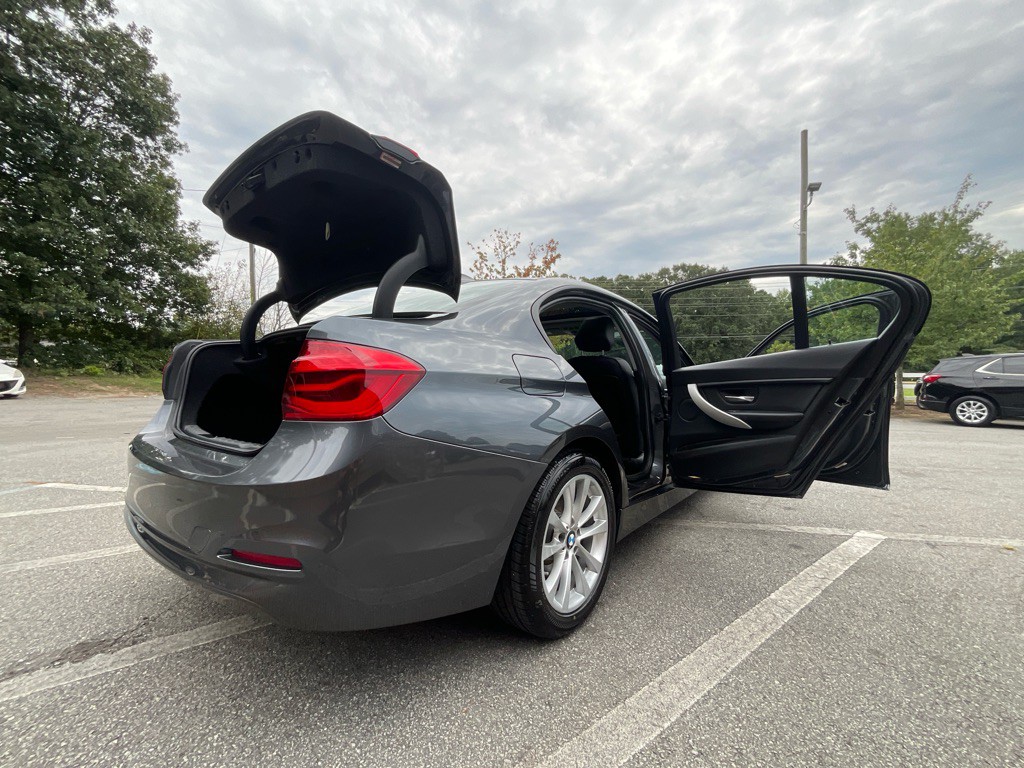 2016 BMW 3 Series Image 34