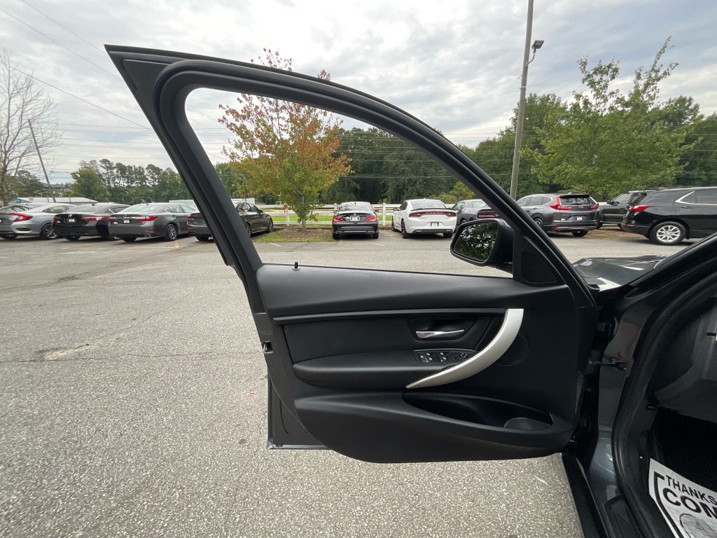 2016 BMW 3 Series Image 37