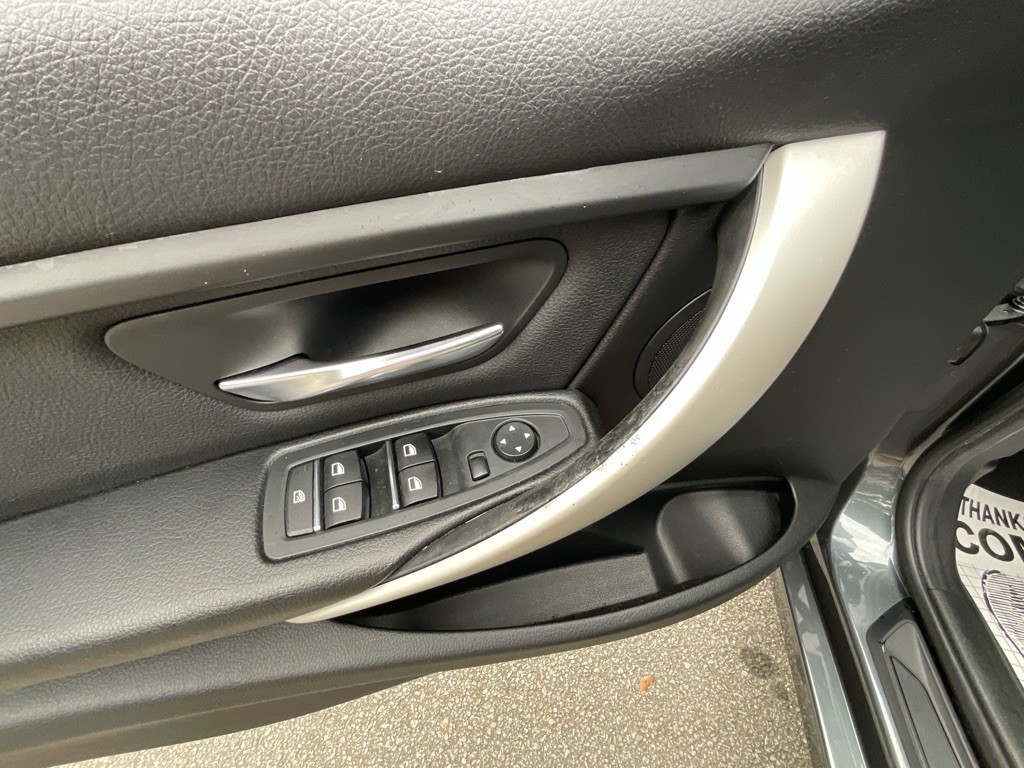 2016 BMW 3 Series Image 38