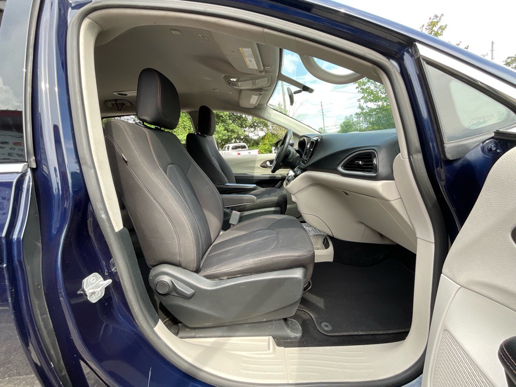 2018 Chrysler Pacifica Image 16
