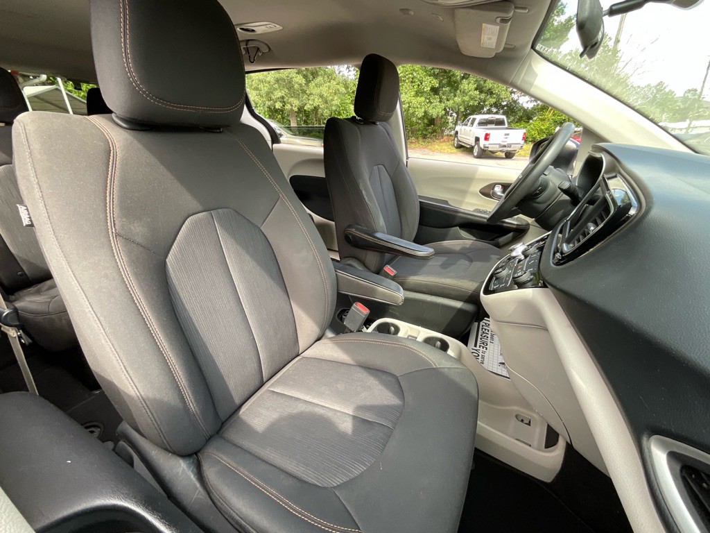 2018 Chrysler Pacifica Image 18