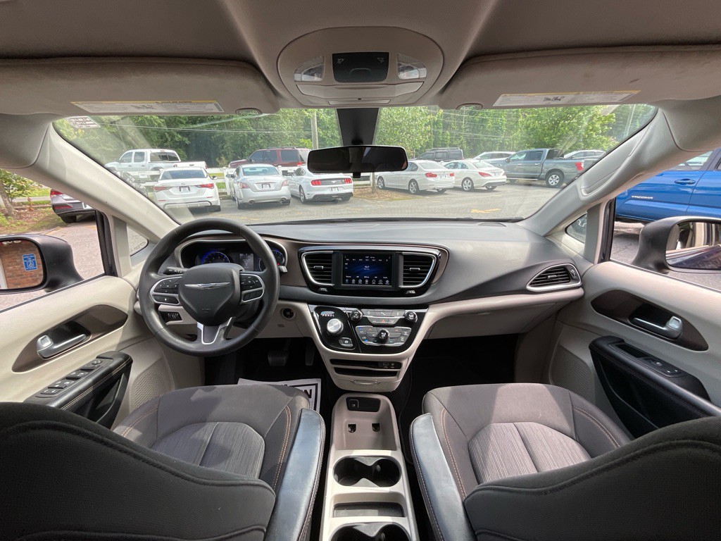 2018 Chrysler Pacifica Image 19