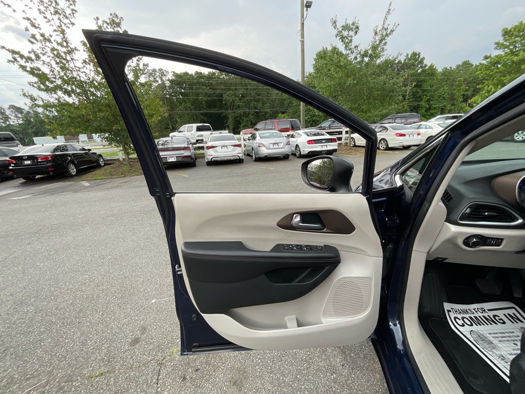 2018 Chrysler Pacifica Image 38