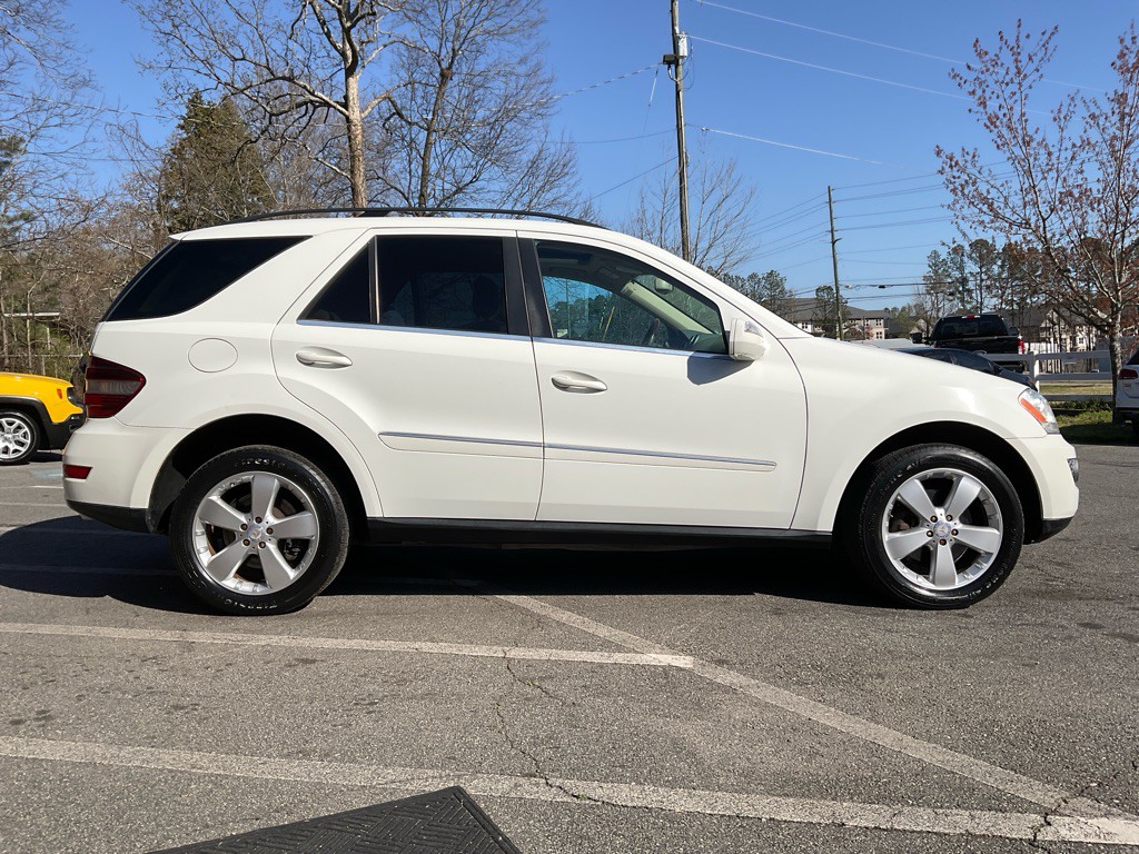 2010 Mercedes-Benz M-Class Image 4